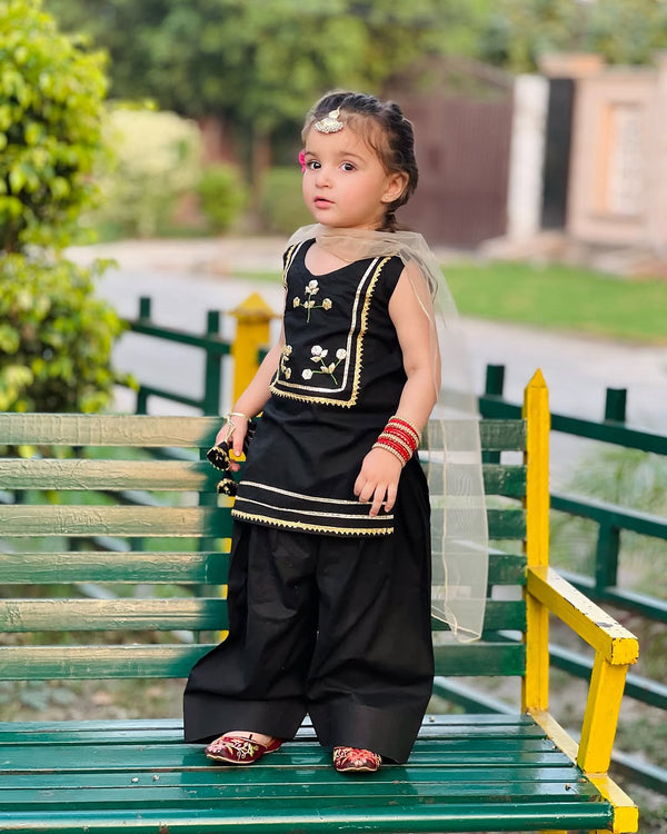 Black gotta suit with potli